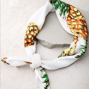 Pineapple scarf